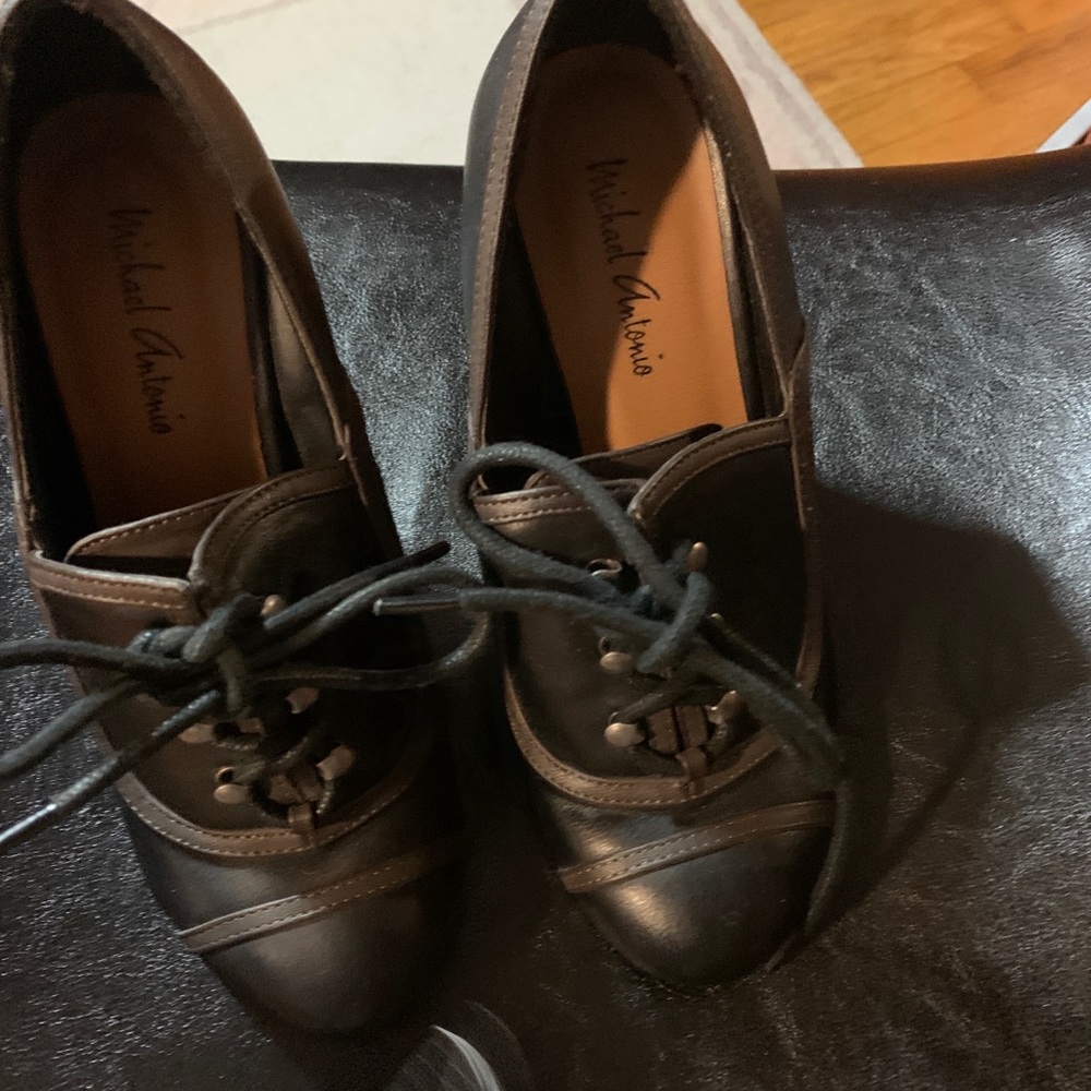 Oxford round toe heels